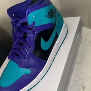 Jordan 1 Mid